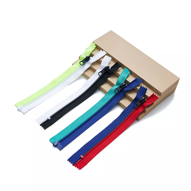 How Does a Nylon Interlocking Zipper Work?